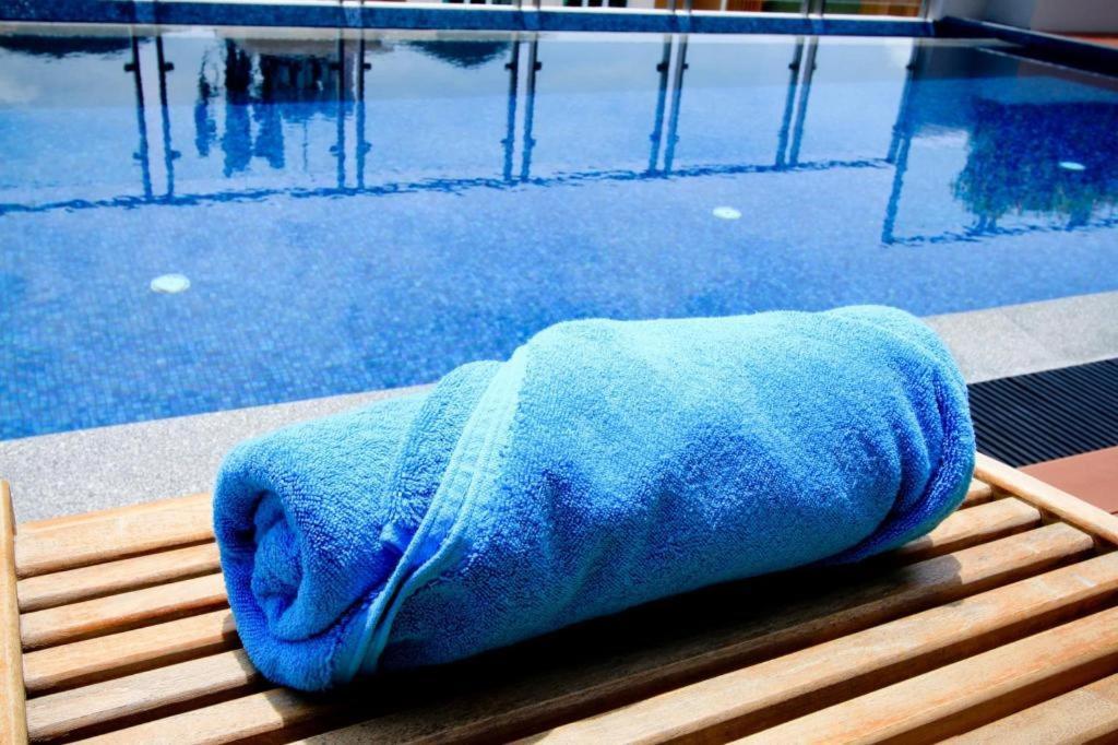 Elegancy Sansabai Hotel Patong Bagian luar foto