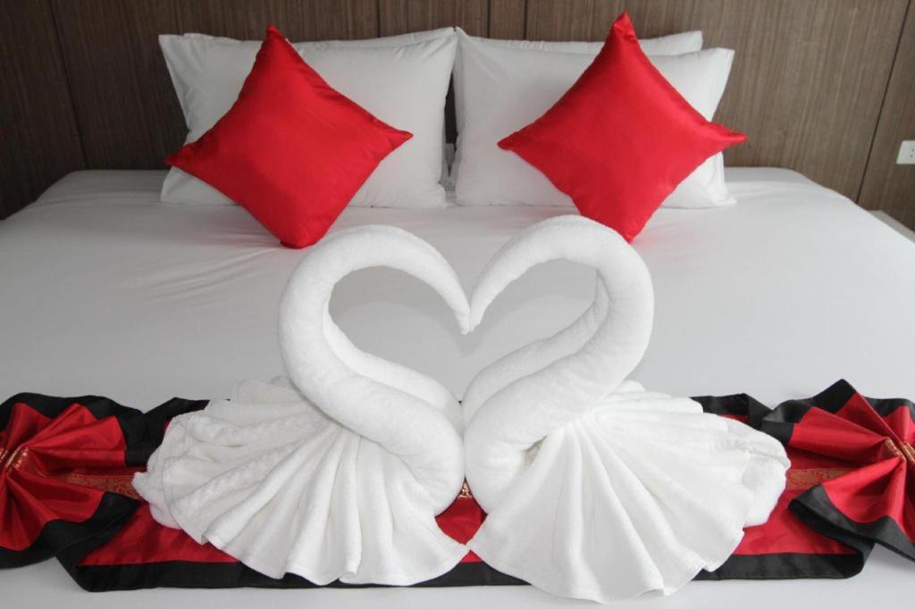 Elegancy Sansabai Hotel Patong Bagian luar foto