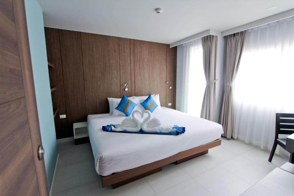 Elegancy Sansabai Hotel Patong Bagian luar foto