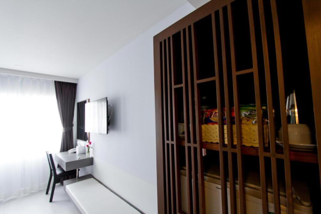 Elegancy Sansabai Hotel Patong Bagian luar foto