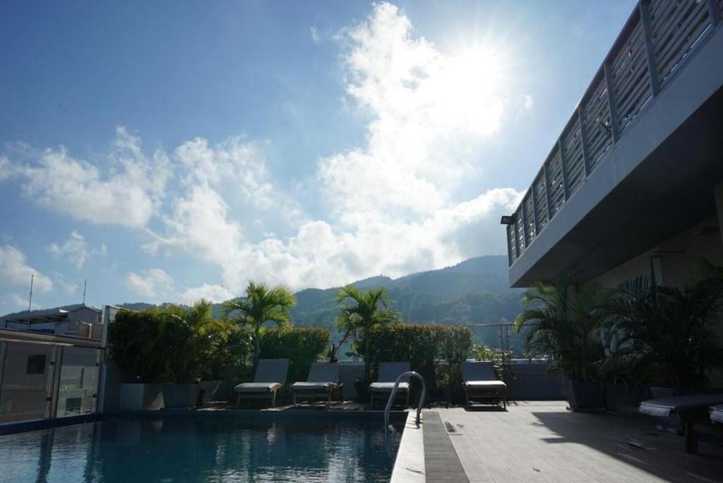 Elegancy Sansabai Hotel Patong Bagian luar foto